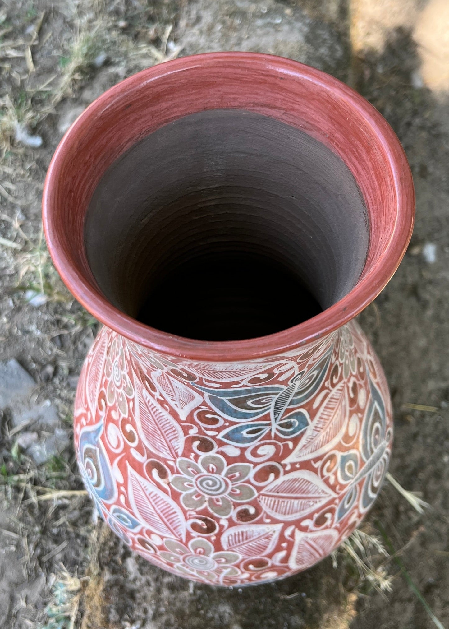 Jarrón de Barro Bruñido Mariposas