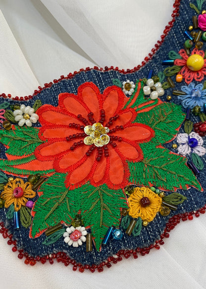 Collar de tela bordado rojo