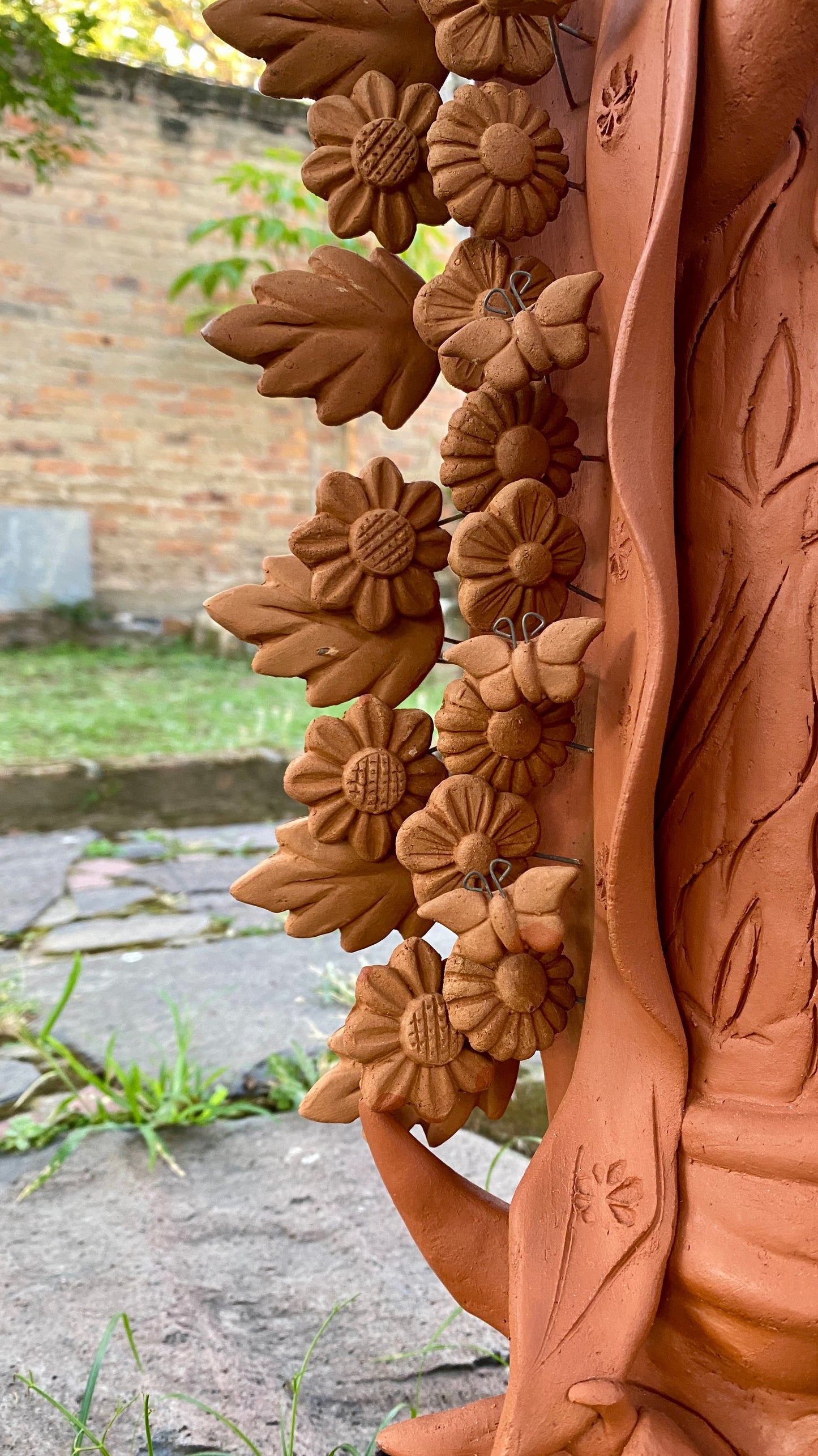 Virgen de Guadalupe de Barro Natural 55 cm