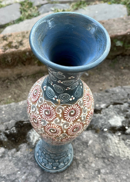 Jarrón Largo Barro Bruñido