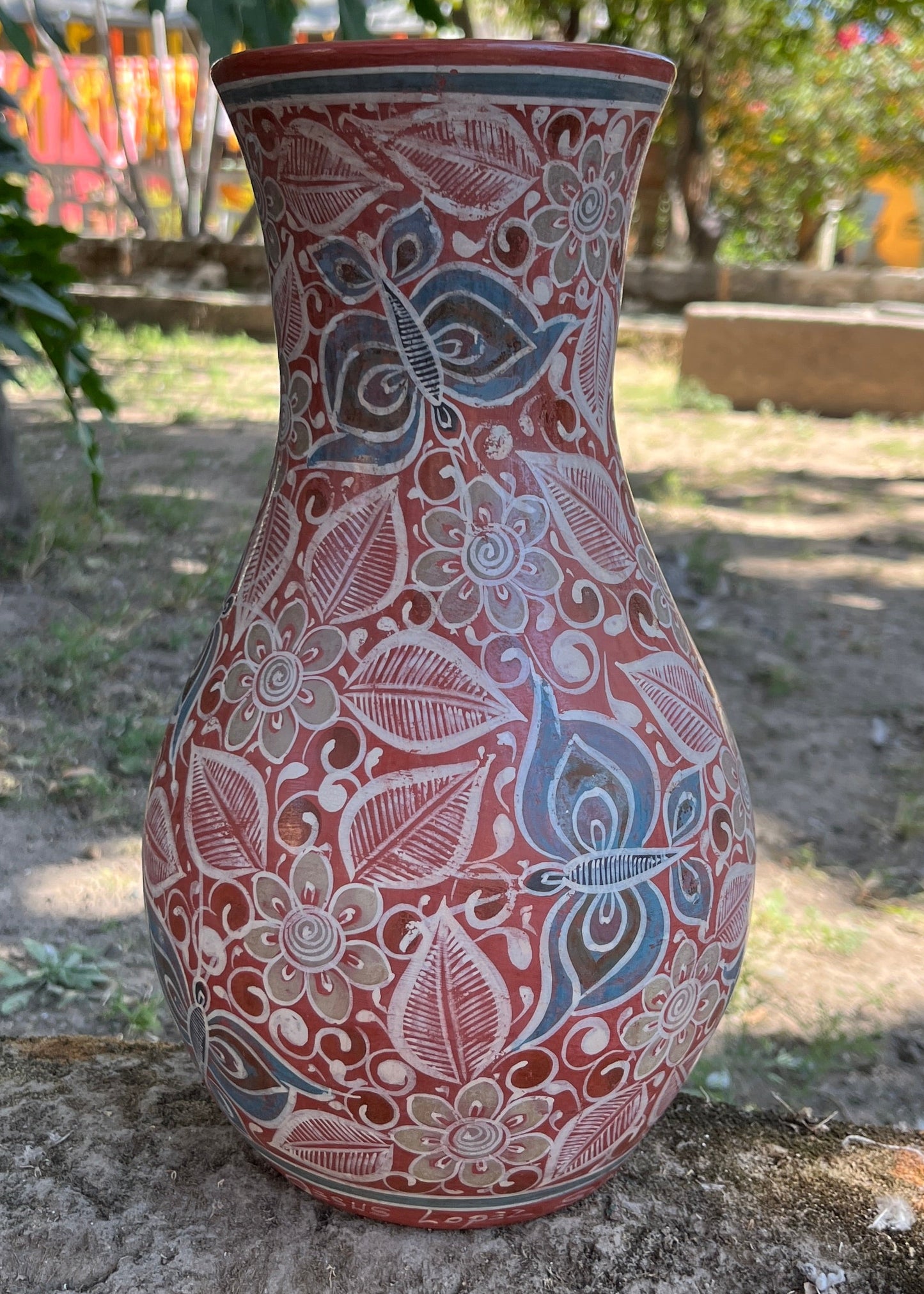 Jarrón de Barro Bruñido Mariposas