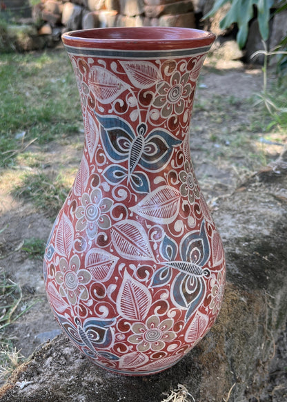 Jarrón de Barro Bruñido Mariposas